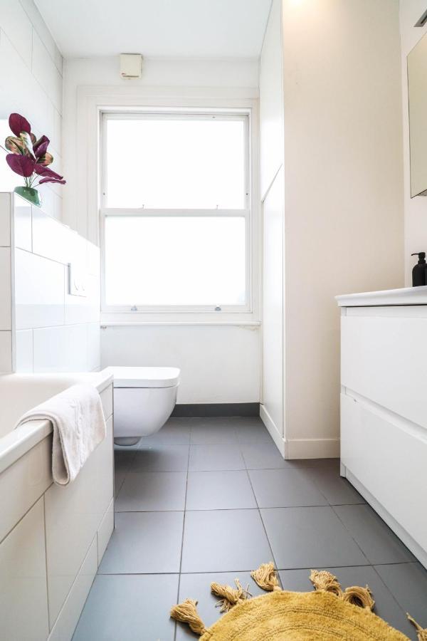 Modern & Spacious 1 Bedroom Clapham Junction Flat London Exteriör bild